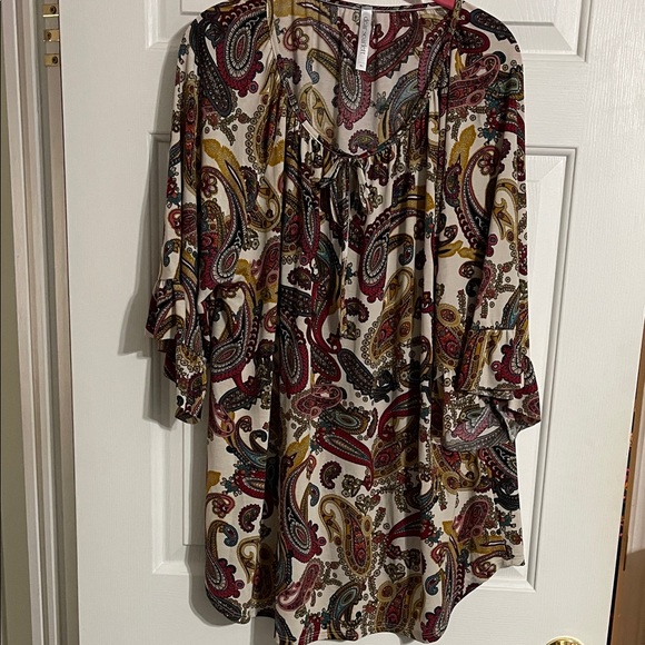 Dear Scarlett Tops - Paisley Print Women's Tunic Top
